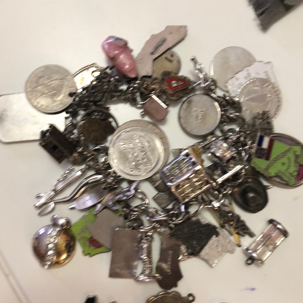 Vintage sterling charm bracelet - Picture 4 of 4